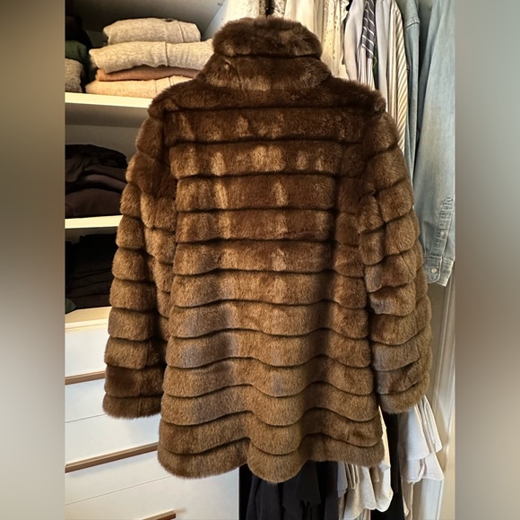 Anne Klein Brown Faux Fur Mid Length Coat Size medium - Picture 6 of 6